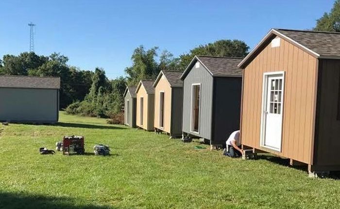 City Builds Tiny Village With Free Houses For Homeless Veterans (7 pics)
