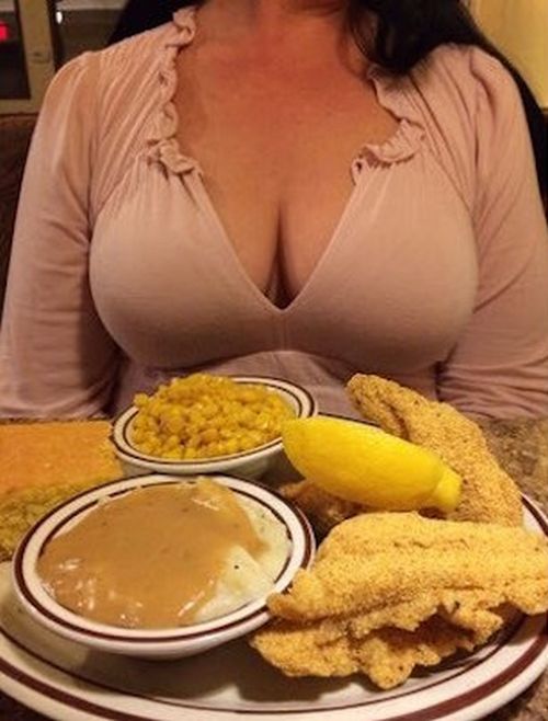 Yelp Reviewers Who Clearly Have Something Else On The Mind (20 pics)