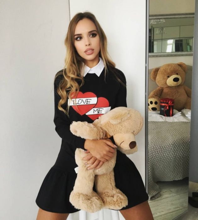 Sexy Girls Love Cuddling With Teddy Bears (39 pics)