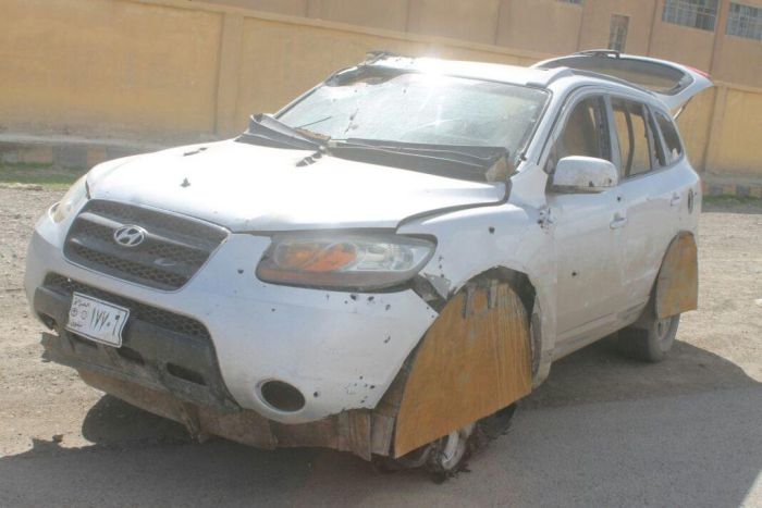 Hyundai Santa Fe Converted Into A Car Bomb (3 pics)