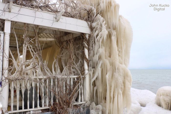 This House Is Completely Frozen In Ice (3 pics)