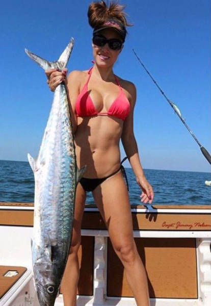 Hot Girls Make Fishing Look So Fun (50 pics)