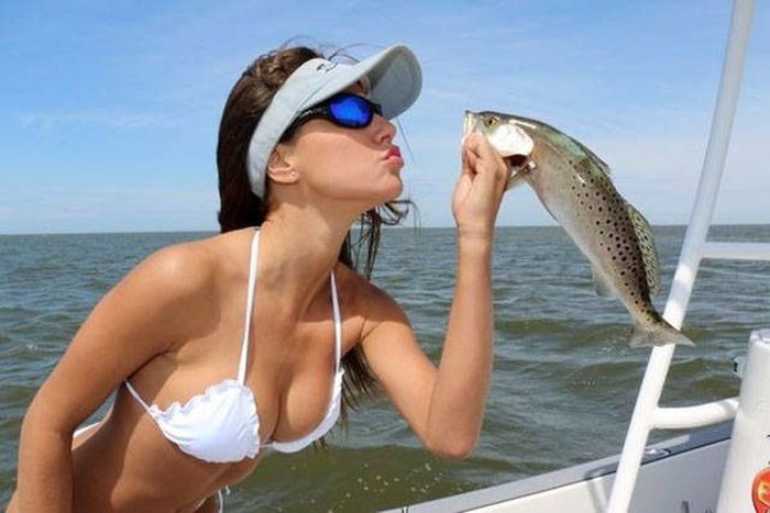 Hot Girls Make Fishing Look So Fun (50 pics)