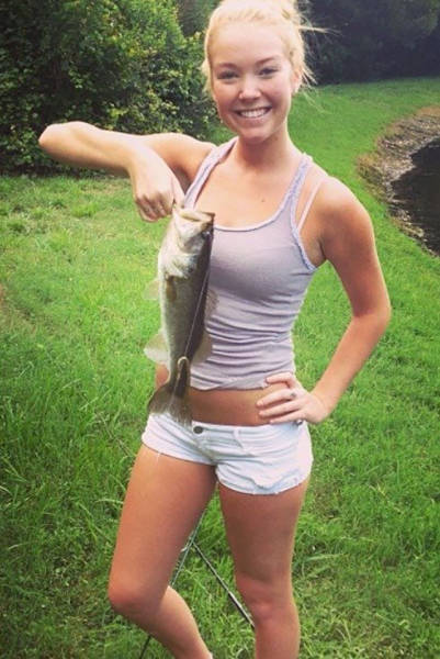 Hot Girls Make Fishing Look So Fun (50 pics)