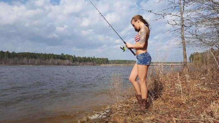 Hot Girls Make Fishing Look So Fun (50 pics)