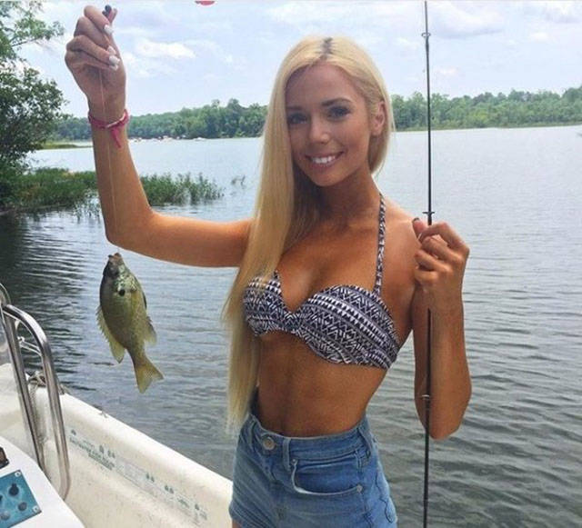 Hot Girls Make Fishing Look So Fun (50 pics)