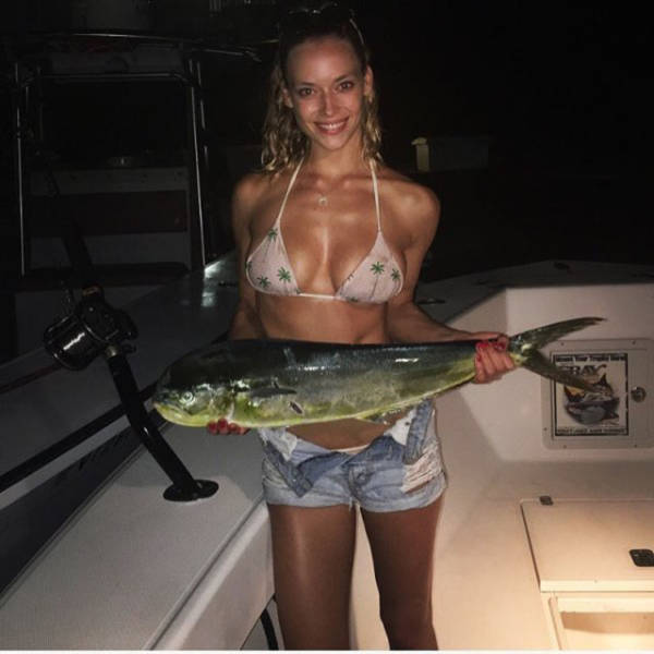 Hot Girls Make Fishing Look So Fun (50 pics)