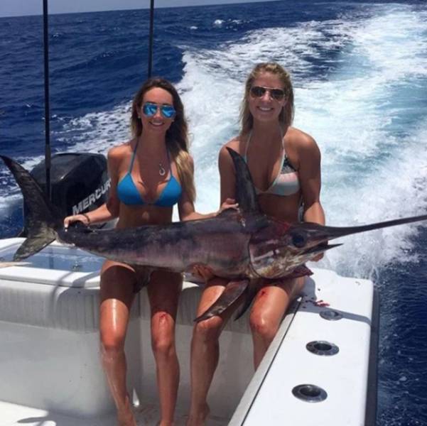 Hot Girls Make Fishing Look So Fun (50 pics)