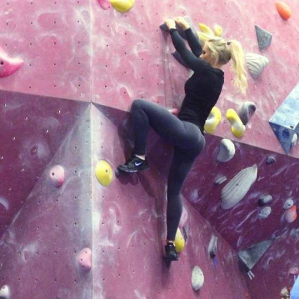 Sporty Girls With Sexy Curves That Will Stun You (63 pics)
