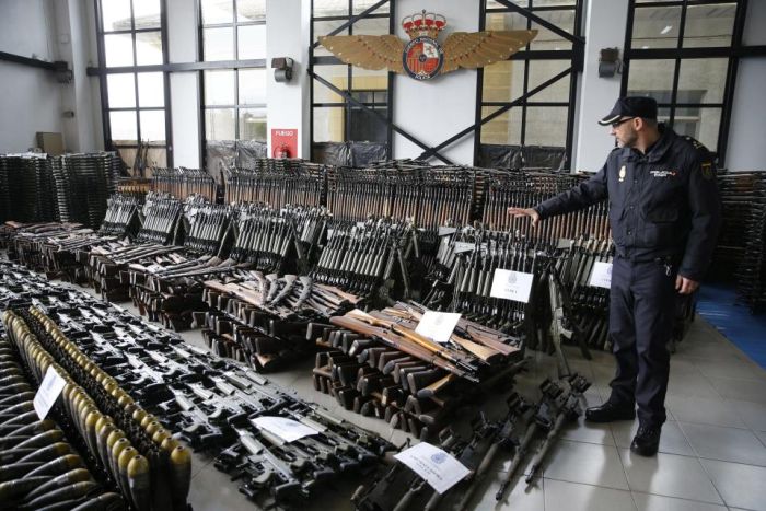 Shocking Pictures Reveal An Arsenal Of 10,000 Weapons (5 pics)