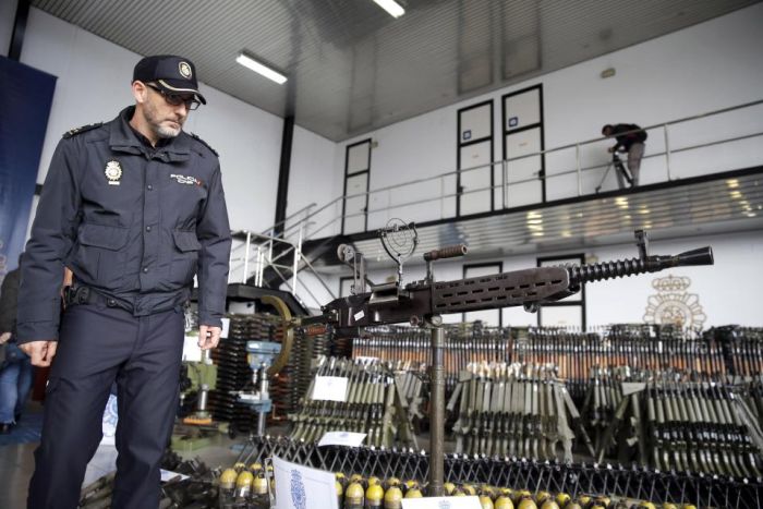 Shocking Pictures Reveal An Arsenal Of 10,000 Weapons (5 pics)