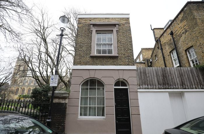 A Look At One Of London's Smallest Houses (7 pics)