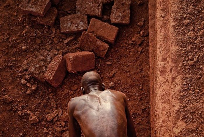 On The Ground In An African Village Brick Quarry (24 pics)