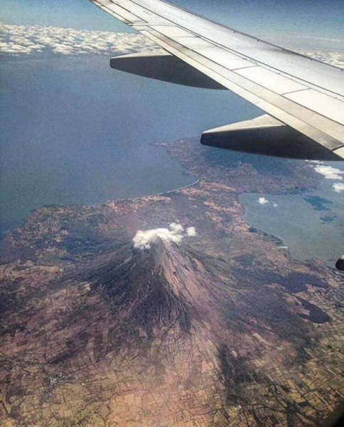 Why It's Always Best To Sit In The Seat Near The Window (20 pics)
