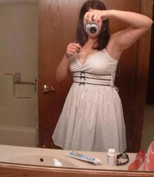 This Is Why Girls Need To Check Their Room Before Taking Selfies (18 pics)