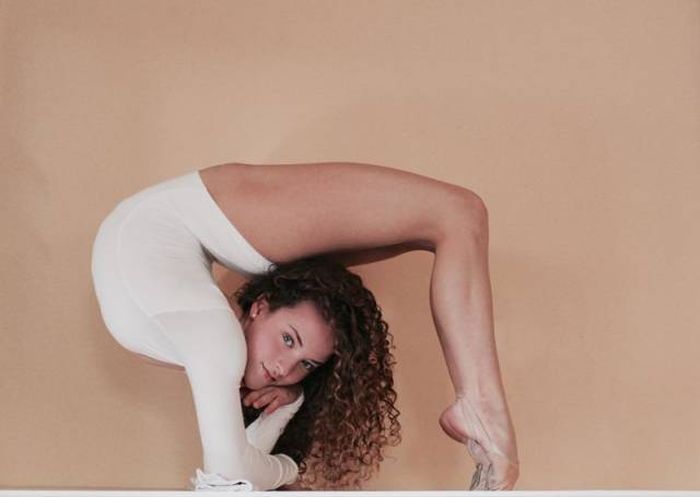 Sofie Dossi Is Unbelievably Flexible (24 pics)