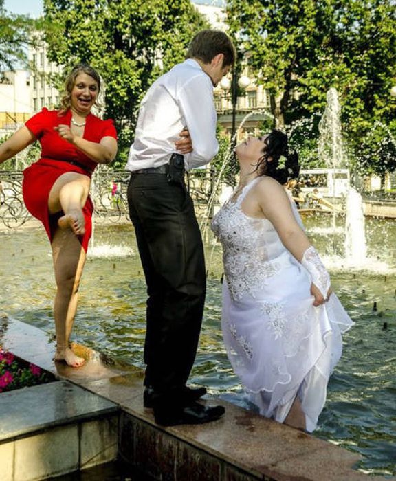 A Collection Of Wedding Photos That Should Probably Be Destroyed (47 pics)