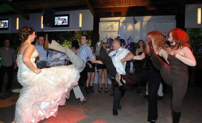 A Collection Of Wedding Photos That Should Probably Be Destroyed (47 pics)