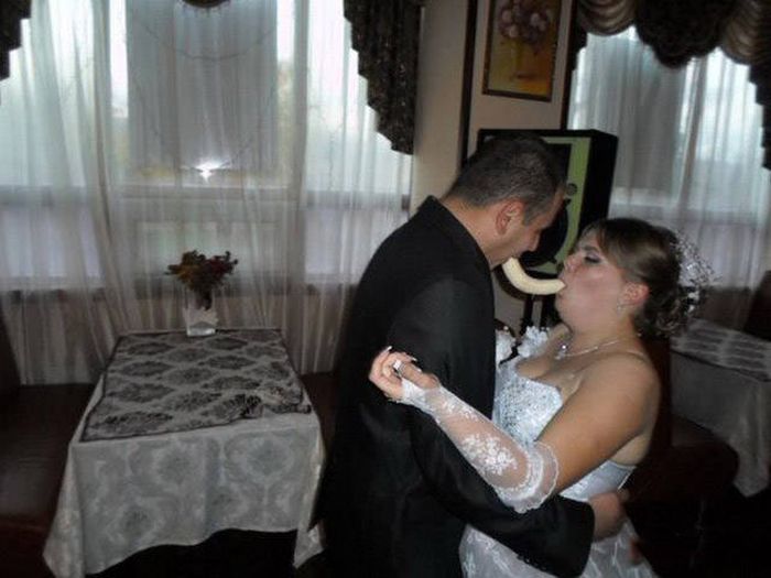 A Collection Of Wedding Photos That Should Probably Be Destroyed (47 pics)