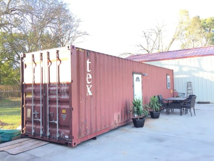 This Red Storage Container Is Awesome On The Inside (10 pics)