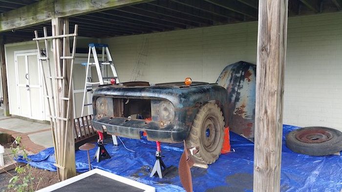 Guy Turns A Ford F-3 Truck Into An Awesome Bar (27 pics)
