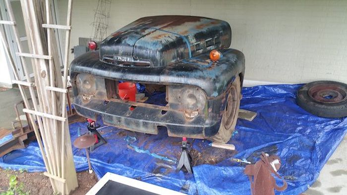 Guy Turns A Ford F-3 Truck Into An Awesome Bar (27 pics)