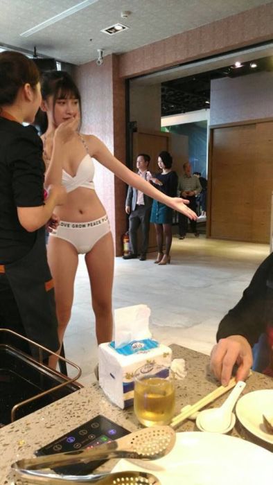 Women Serve Food In Bikinis At This Chinese Restaurant (9 pics)