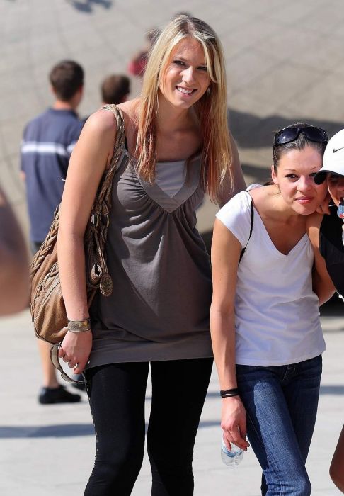 Good Looking Girls Walking In The Streets (40 pics)