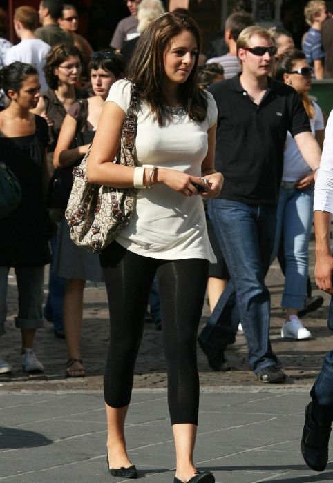 Good Looking Girls Walking In The Streets 40 Pics