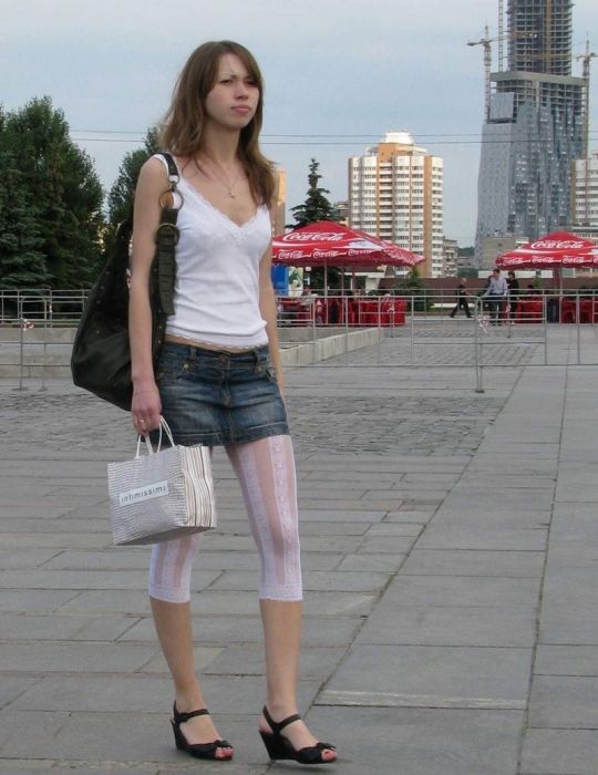 Good Looking Girls Walking In The Streets (40 pics)