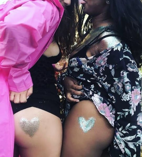 This Glitter Booty Trend Is Taking Over Instagram (6 pics)