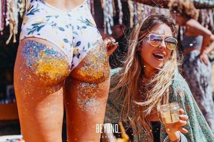 This Glitter Booty Trend Is Taking Over Instagram (6 pics)