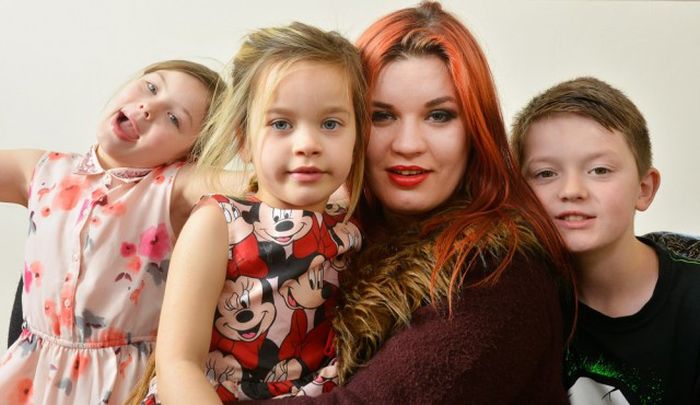 Mom Becomes A Fetish Model In Order To Provide For Her Children (9 pics)