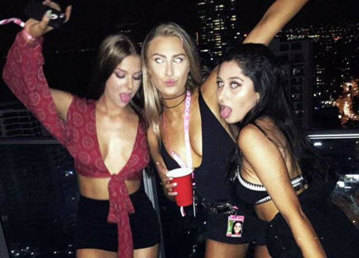 These Girls Are Obviously Having Way Too Much Fun (34 pics)
