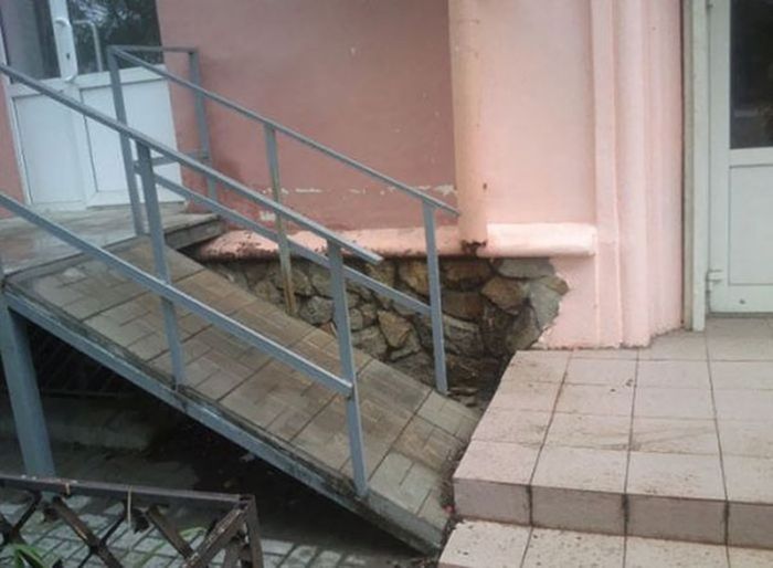 Accidents Waiting To Happen Thanks To These Architects And Designers (40 pics)