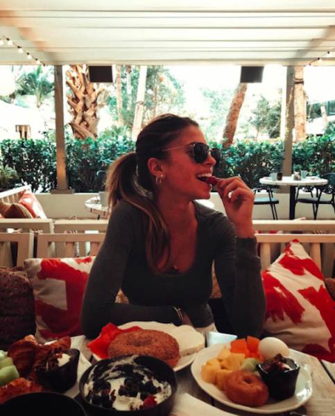 Hot Girl Chiara Nasti Trolls Her Haters (26 pics)