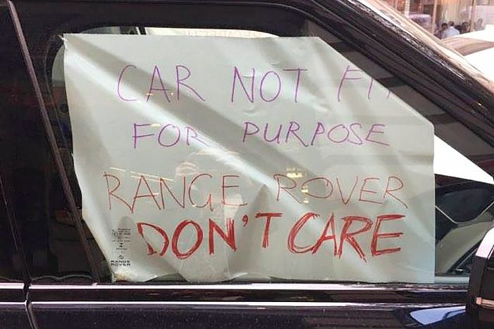 Range Rover Owner Damages His Car And Leaves It Outside The Dealership (4 pics)