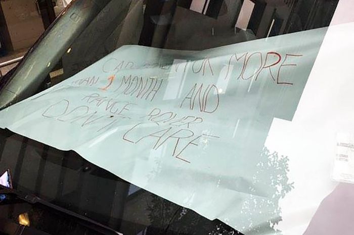 Range Rover Owner Damages His Car And Leaves It Outside The Dealership (4 pics)
