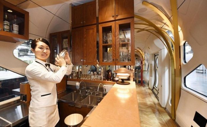 Japanese Luxury Train Shiki-Shima (12 pics)