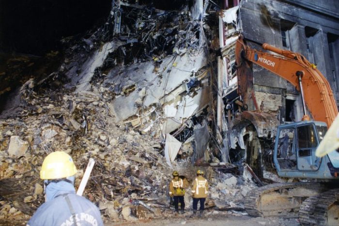 Heartbreaking 9/11 Investigation Images (22 pics)