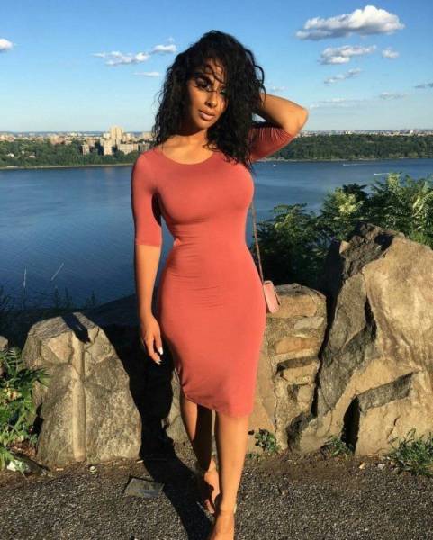 Skin Tight Dresses Are An Incredible Invention (62 pics)