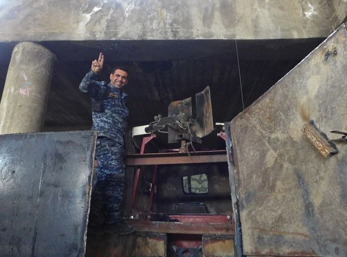 ISIS Car Bomb Factory Discovered In Mosul (11 pics)