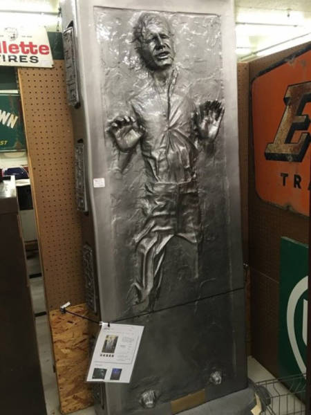 There's Something Seriously Wrong With These Thrift Shops (32 pics)