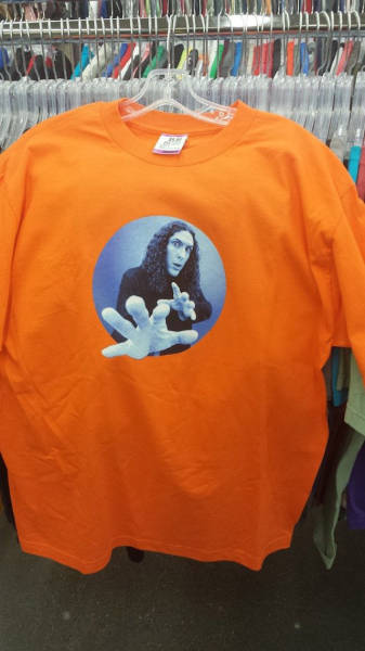 There's Something Seriously Wrong With These Thrift Shops (32 pics)
