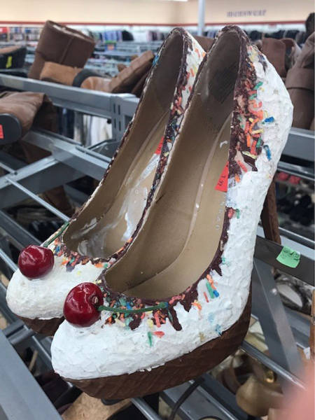 There's Something Seriously Wrong With These Thrift Shops (32 pics)