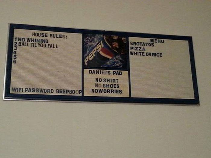 There's Something Seriously Wrong With These Thrift Shops (32 pics)
