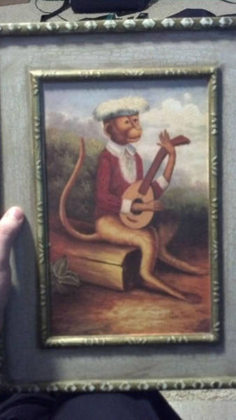 There's Something Seriously Wrong With These Thrift Shops (32 pics)