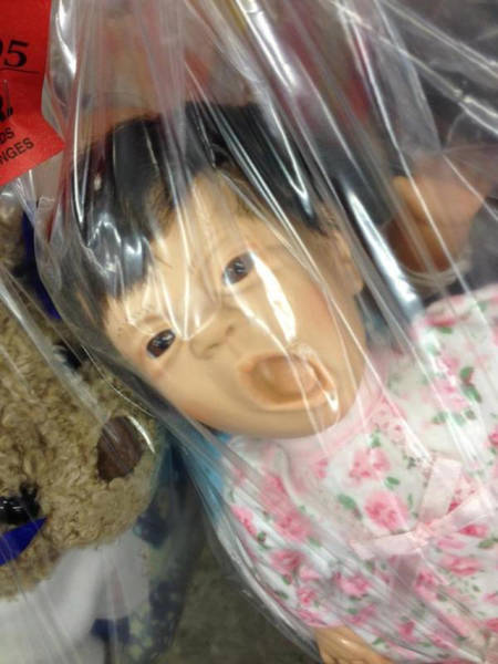 There's Something Seriously Wrong With These Thrift Shops (32 pics)