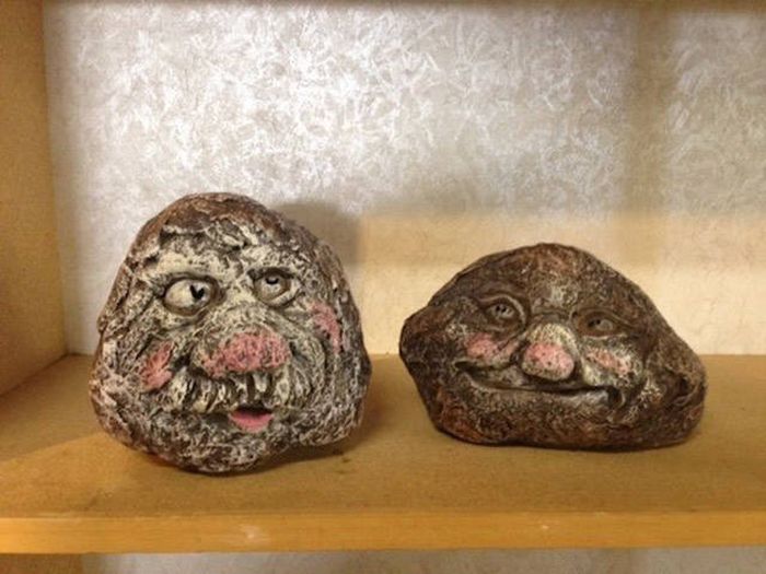 There's Something Seriously Wrong With These Thrift Shops (32 pics)