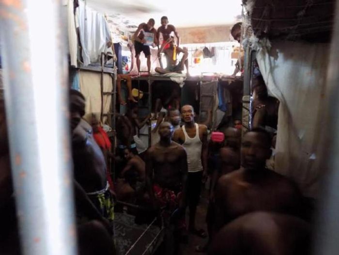 A Look Inside One Of The Most Overcrowded Prisons In The World (23 pics)